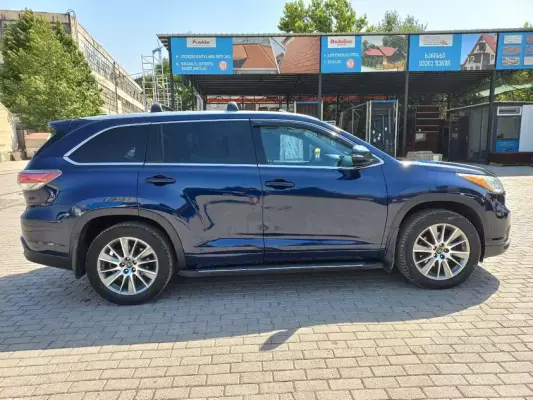 Toyota Highlander for rent in Mtskheta