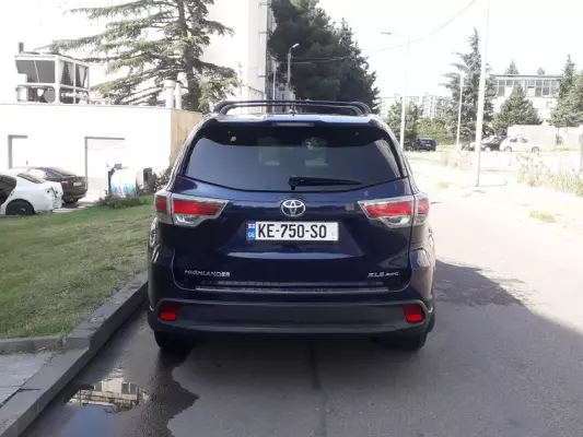 Toyota Highlander for rent in Mtskheta