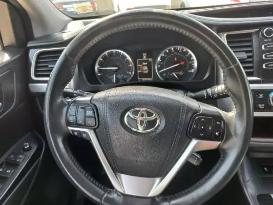 Toyota Highlander for rent in Mtskheta