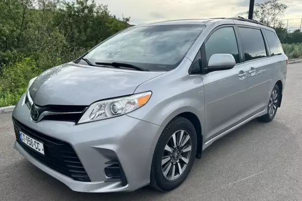 Toyota Sienna ქირავდება საქართველოში