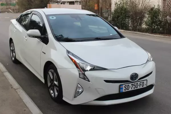 Toyota Prius ქირავდება საქართველოში