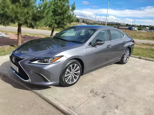 Lexus ES 300h ქირავდება საქართველოში