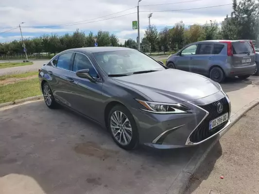 Lexus ES 300h ქირავდება საქართველოში