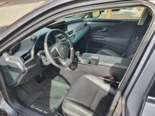 Lexus ES 300h ქირავდება საქართველოში
