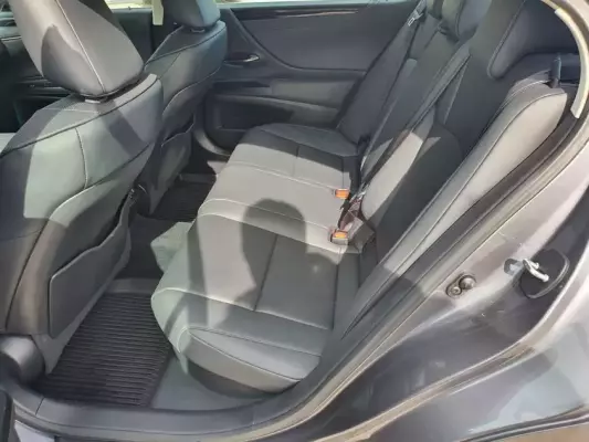 Lexus ES 300h ქირავდება საქართველოში