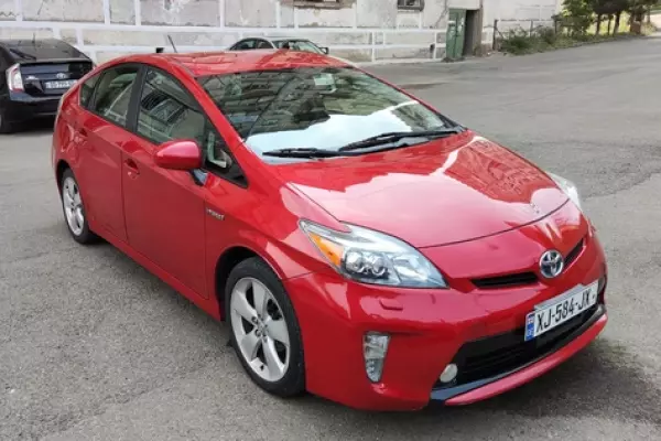 Toyota Prius ქირავდება საქართველოში