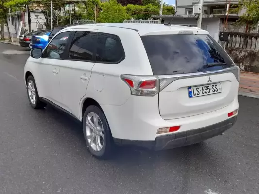 Mitsubishi Outlander ქირავდება საქართველოში