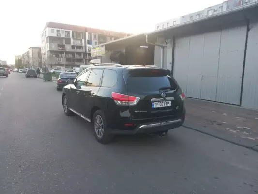 Nissan Pathfinder ქირავდება საქართველოში