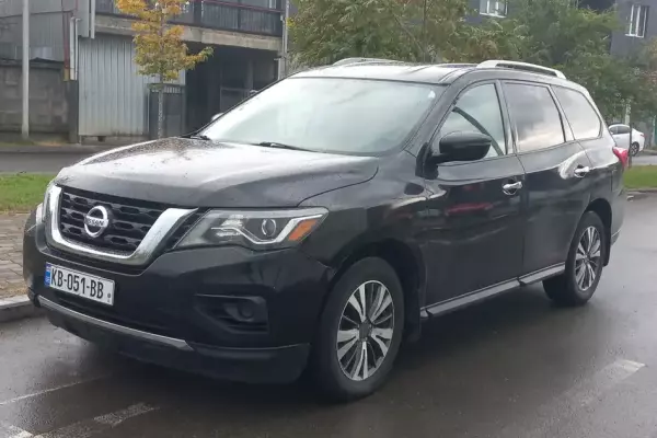 Nissan Pathfinder ქირავდება საქართველოში