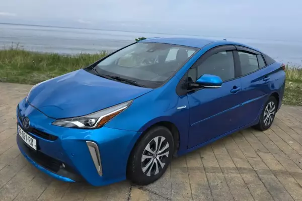 Toyota Prius ქირავდება საქართველოში