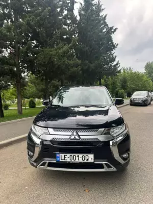 Mitsubishi Outlander ქირავდება საქართველოში