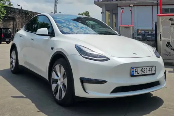 Tesla Model Y ქირავდება ბათუმში