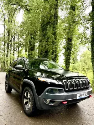 Jeep Cherokee ქირავდება საქართველოში