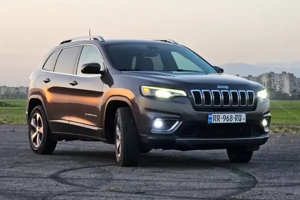 Jeep Cherokee ქირავდება საქართველოში