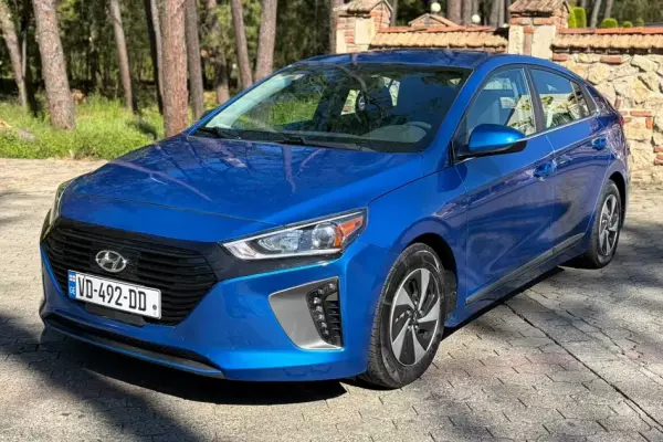 Hyundai Ioniq ქირავდება ქობულეთში