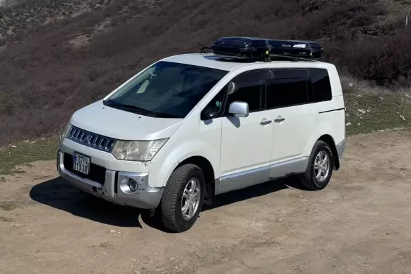 Mitsubishi Delica D:5
