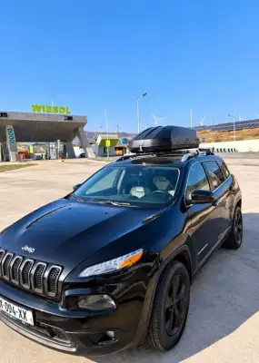 Jeep Cherokee ქირავდება საქართველოში