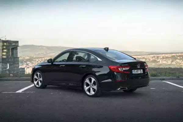 Honda Accord ქირავდება საქართველოში