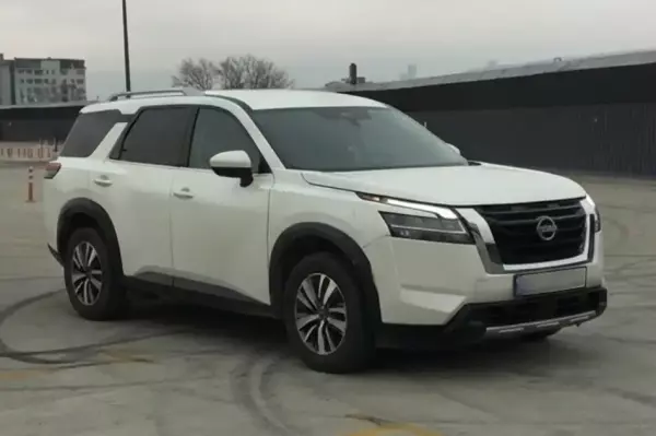 Nissan Pathfinder ქირავდება საქართველოში