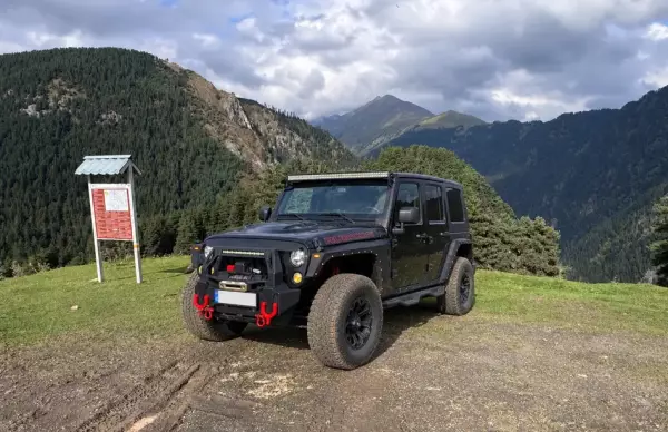 Jeep Wrangler для аренды в Боржоми