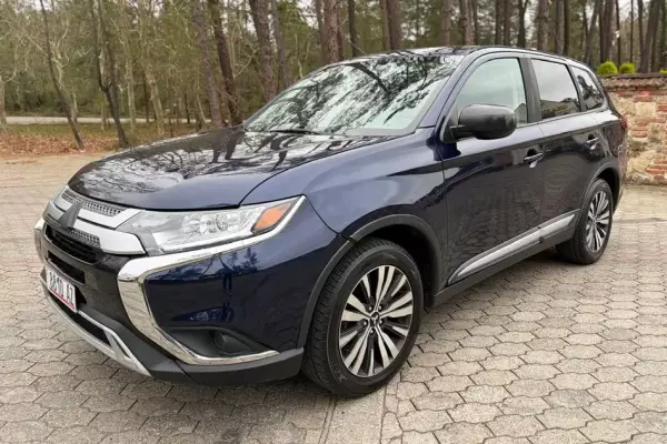 Mitsubishi Outlander ქირავდება საქართველოში