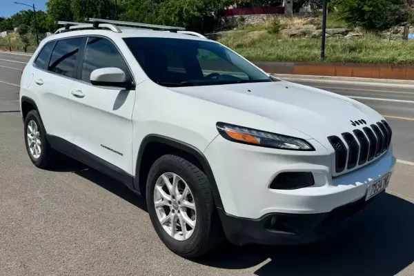 Jeep Cherokee ქირავდება საქართველოში