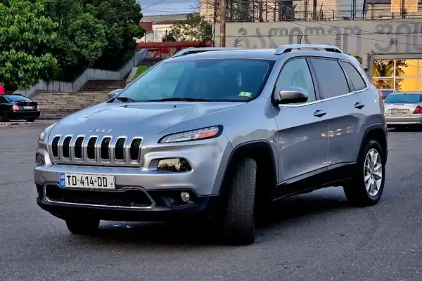 Jeep Cherokee ქირავდება საქართველოში