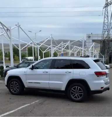 Jeep Grand Cherokee ქირავდება ბათუმში
