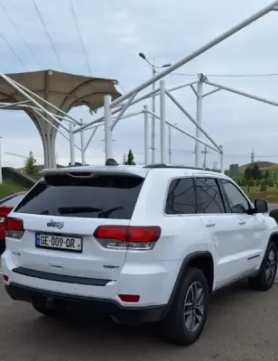 Jeep Grand Cherokee ქირავდება ბათუმში