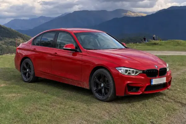 BMW 328i ქირავდება საქართველოში