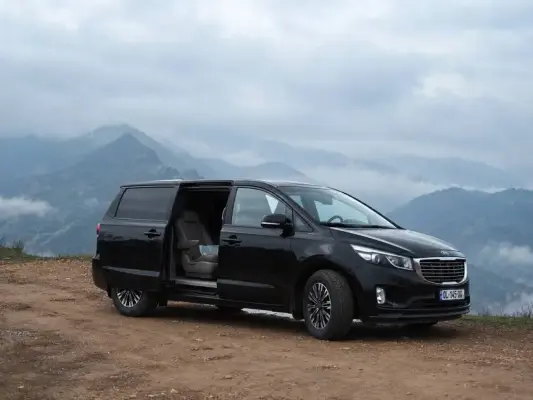 KIA Carnival ქირავდება ბათუმში