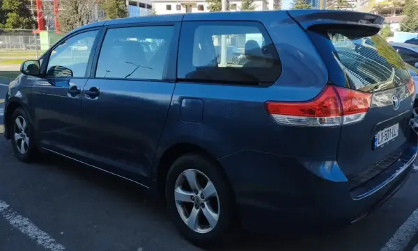 Toyota Sienna ქირავდება ჩაქვში
