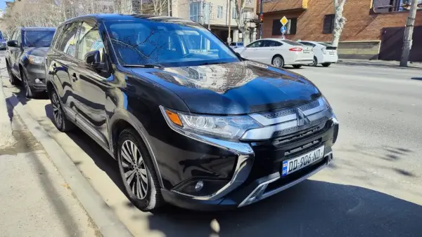 Mitsubishi Outlander ქირავდება საქართველოში