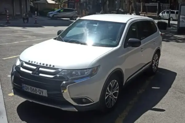 Mitsubishi Outlander ქირავდება საქართველოში