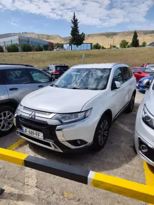 Mitsubishi Outlander ქირავდება საქართველოში