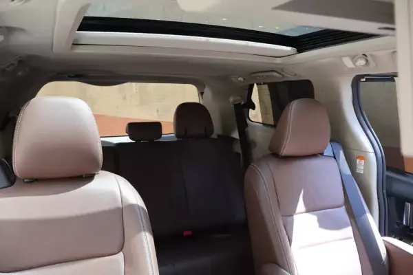 Toyota Sienna ქირავდება გუდაურში