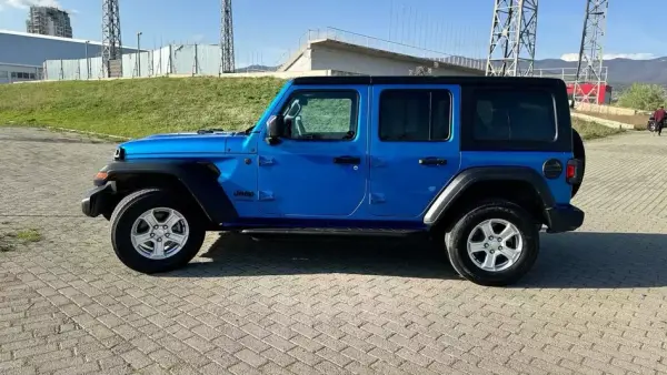 Jeep Wrangler Rubicon ქირავდება საქართველოში