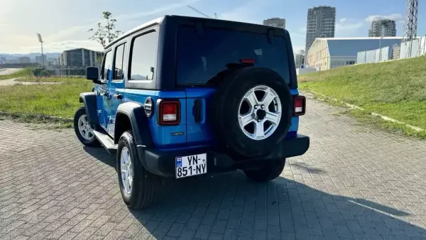 Jeep Wrangler Rubicon ქირავდება საქართველოში