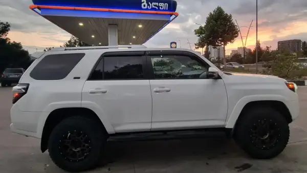 Toyota 4Runner ქირავდება სტეფანწმინდაში
