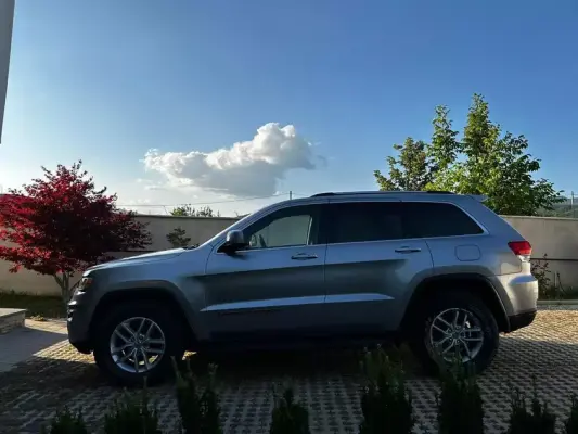 Jeep Grand Cherokee ქირავდება საქართველოში