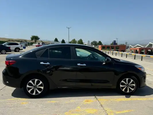 KIA Rio ქირავდება საქართველოში