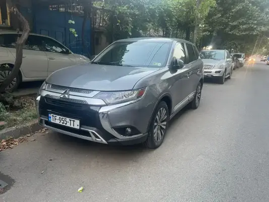 Mitsubishi Outlander ქირავდება საქართველოში
