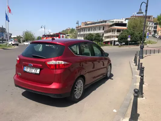Ford C-Max для аренды в Боржоми