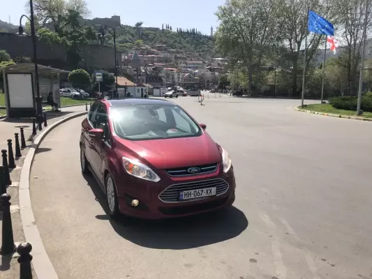 Ford C-Max для аренды в Боржоми