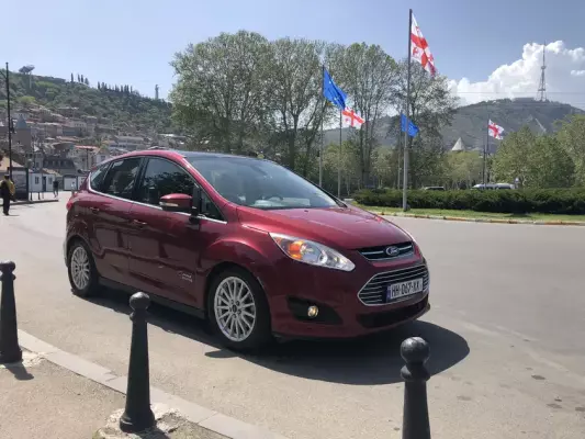 Ford C-Max для аренды в Боржоми