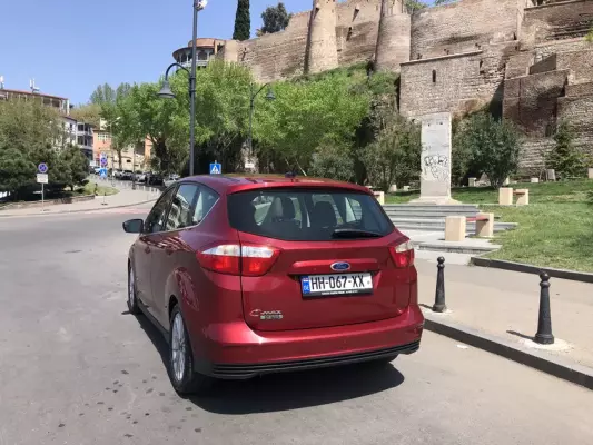 Ford C-Max для аренды в Боржоми