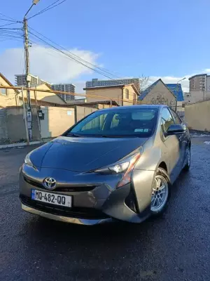 Toyota Prius ქირავდება საქართველოში